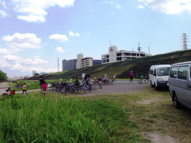 青々とした芝生いっぱいのBBQ広場