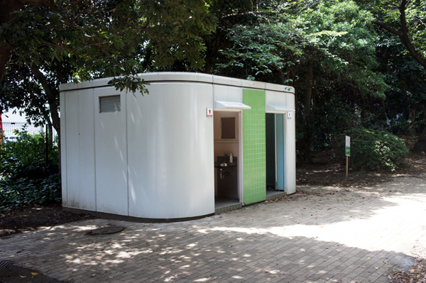 新木場公園設置トイレ※シーズン中は大変混み合いますのでお早めに 新木場公園設置トイレ※シーズン中は大変混み合いますのでお早めに