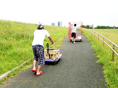 荒川岩淵関緑地バーベキュー場の荷物運び